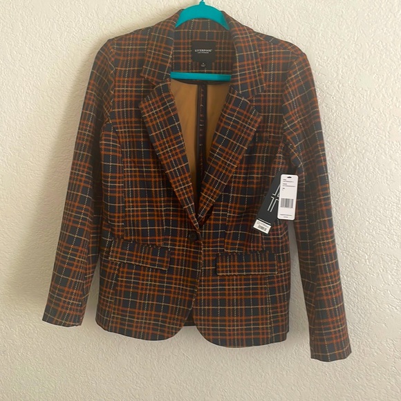 A patterned Blazer! In great condition new with tag! - Picture 2 of 5